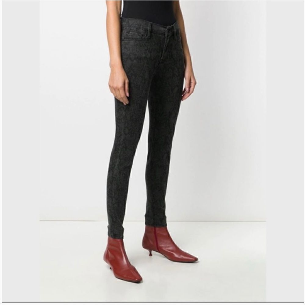 Revolve FRAME - Le Skinny Jeans De Jeanne Tonal Python - Picture 4 of 12